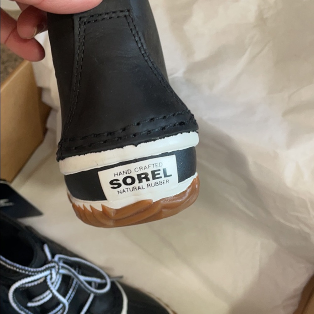 BNIB sorel waterproof boots